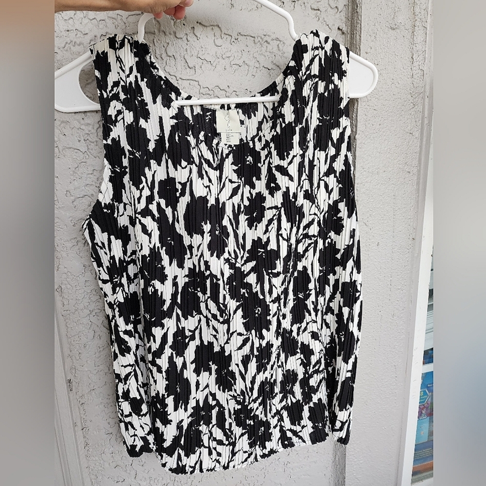 Joie Black and White Sleeveless Floral Top L